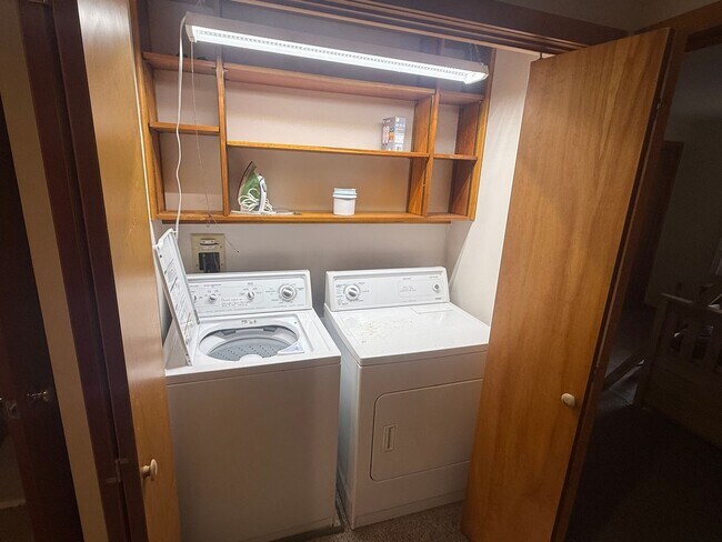 Building Photo - WINTER RENTAL - Cozy Condo in Gilford