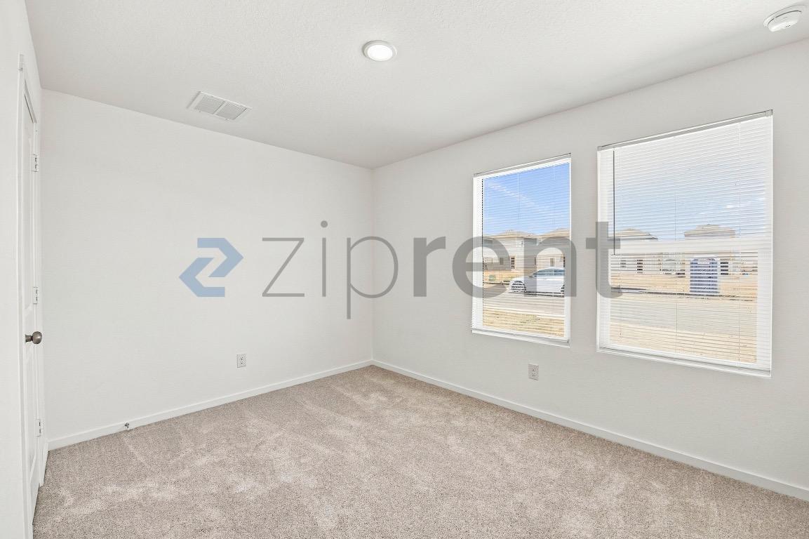 Building Photo - Unit