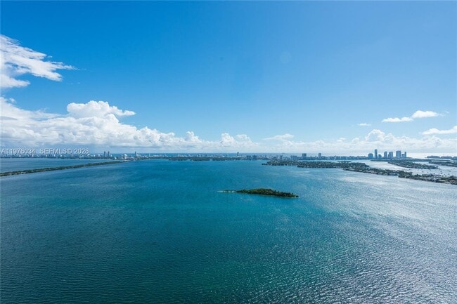 Building Photo - 700 NE 24th St