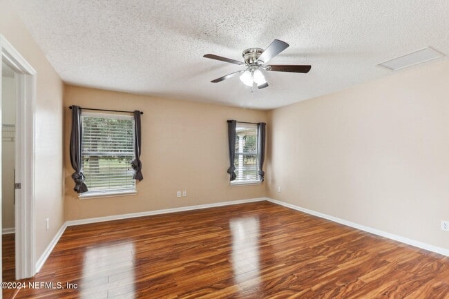 Building Photo - 14018 Fish Eagle Dr E