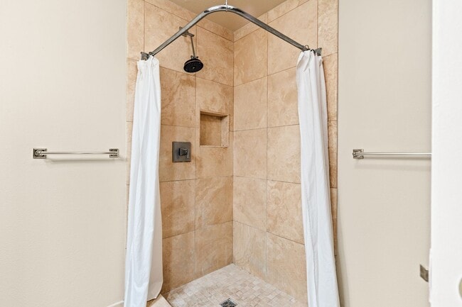 Building Photo - Utilities Paid! Modern 2 Bed Condo on the Water! Live by the Bay