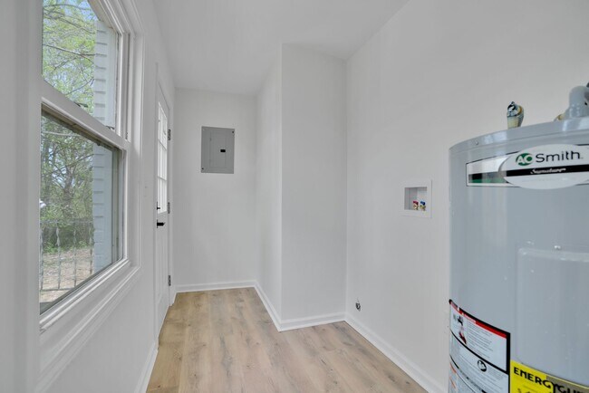 Building Photo - Like New! Fully Renovated 3BR Home | Move-In Ready | Large Lot