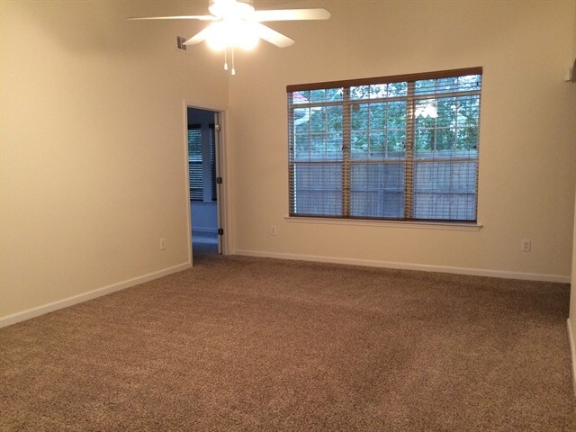 Building Photo - 70 Camden Way