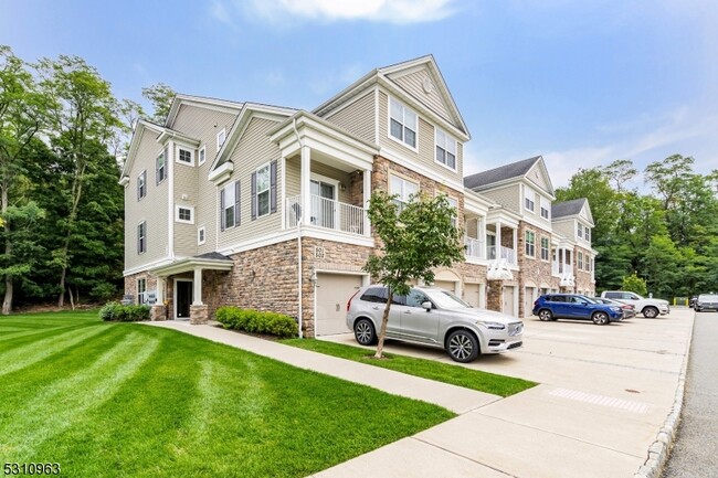 Building Photo - 503 Waterview Ct