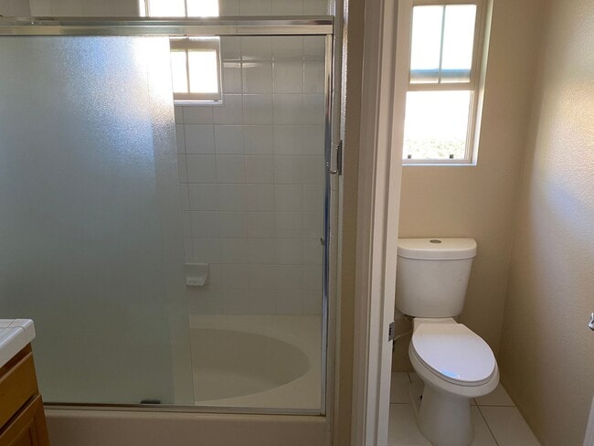 Building Photo - Beautiful Townhouse in Escala