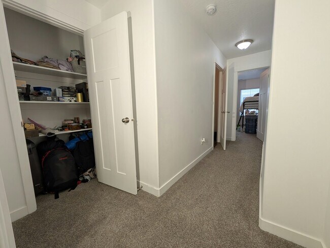 Building Photo - 688 E 355 N