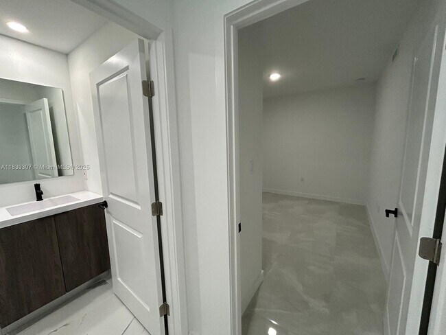 Building Photo - 14560 SW 261 St Ter
