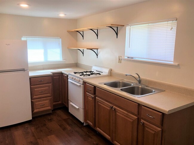 Building Photo - 2 Bed, 1 Bath House - Apply TODAY!!