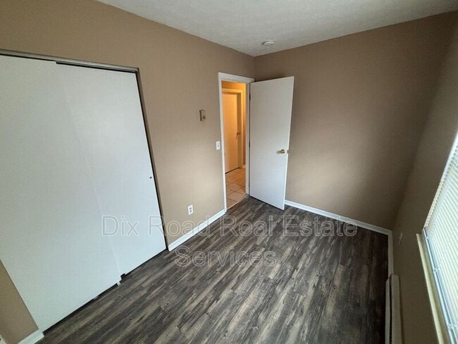 Building Photo - 1080 Azel Ave