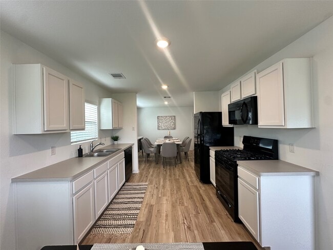 Building Photo - 11079 N Lake Mist Ln