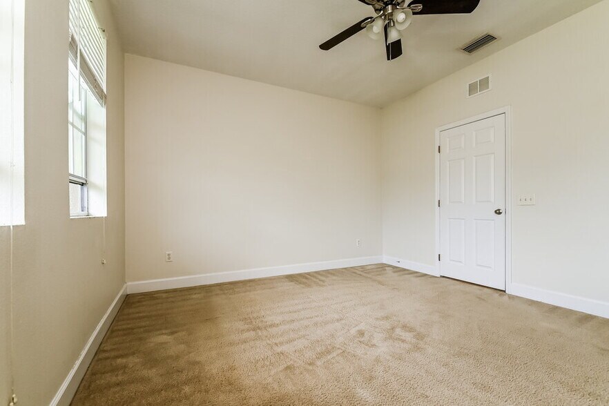 Building Photo - 6525 Quiet Pool Ct