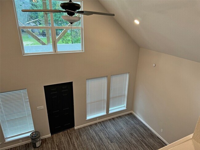 Building Photo - 60 Acorn Ln Dr