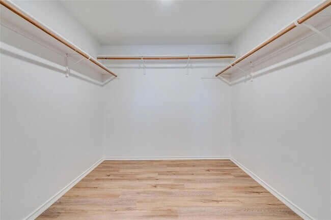 Building Photo - 1106 Hughmont Dr