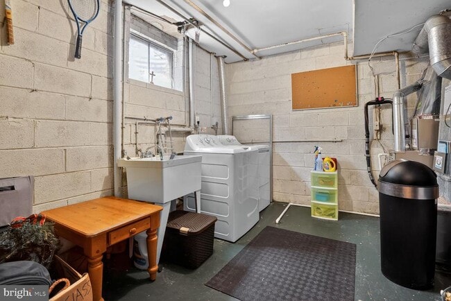 Building Photo - 7716 Tiverton Dr