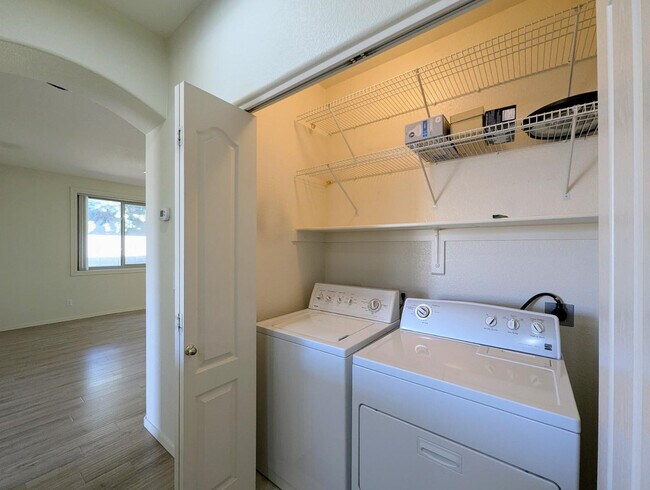 Building Photo - 5770 W Golden Ln