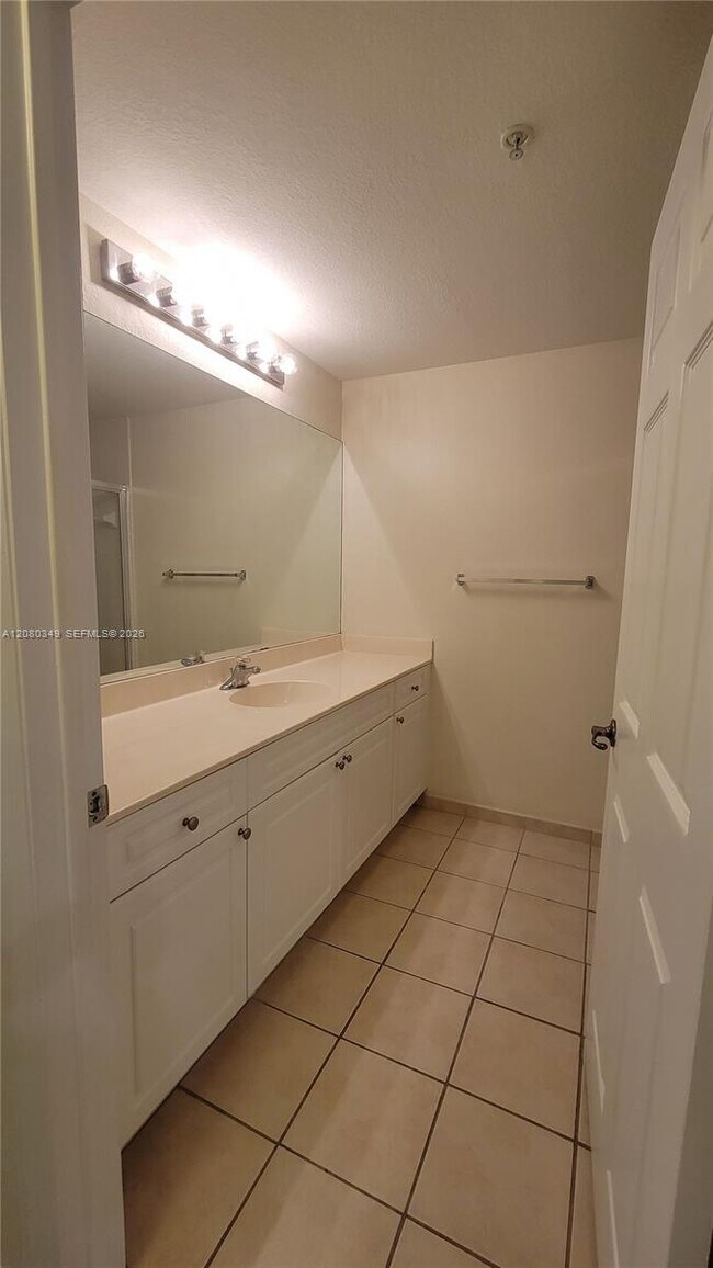 Building Photo - 3018 Alcazar Pl