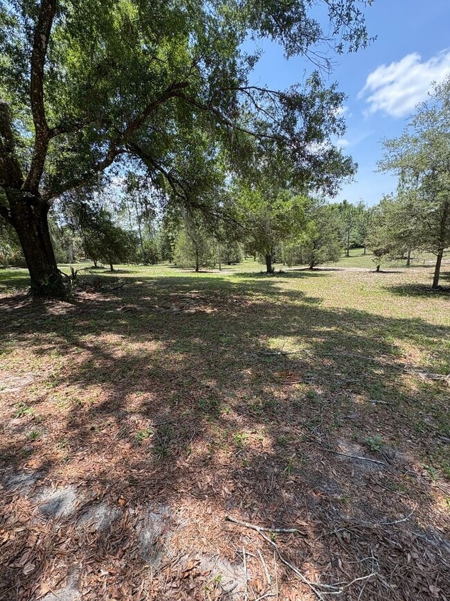 Building Photo - 2227 Country Club Rd