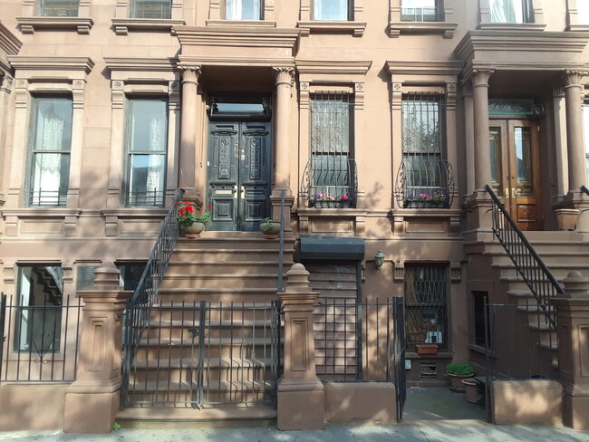 Primary Photo - 268 Lenox Ave