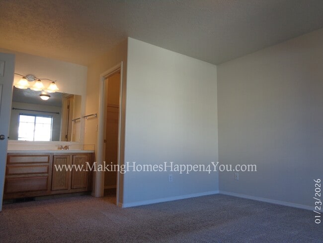 Building Photo - 7475 Parkplace Dr NE