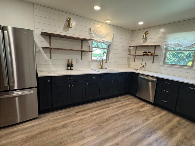 Building Photo - 214 Etowah Dr