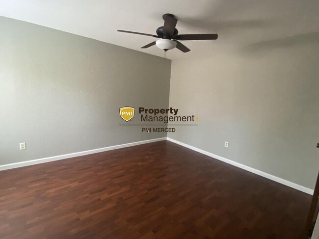 Building Photo - Coming Soon! 2 Bedroom Condo in Gated Community!