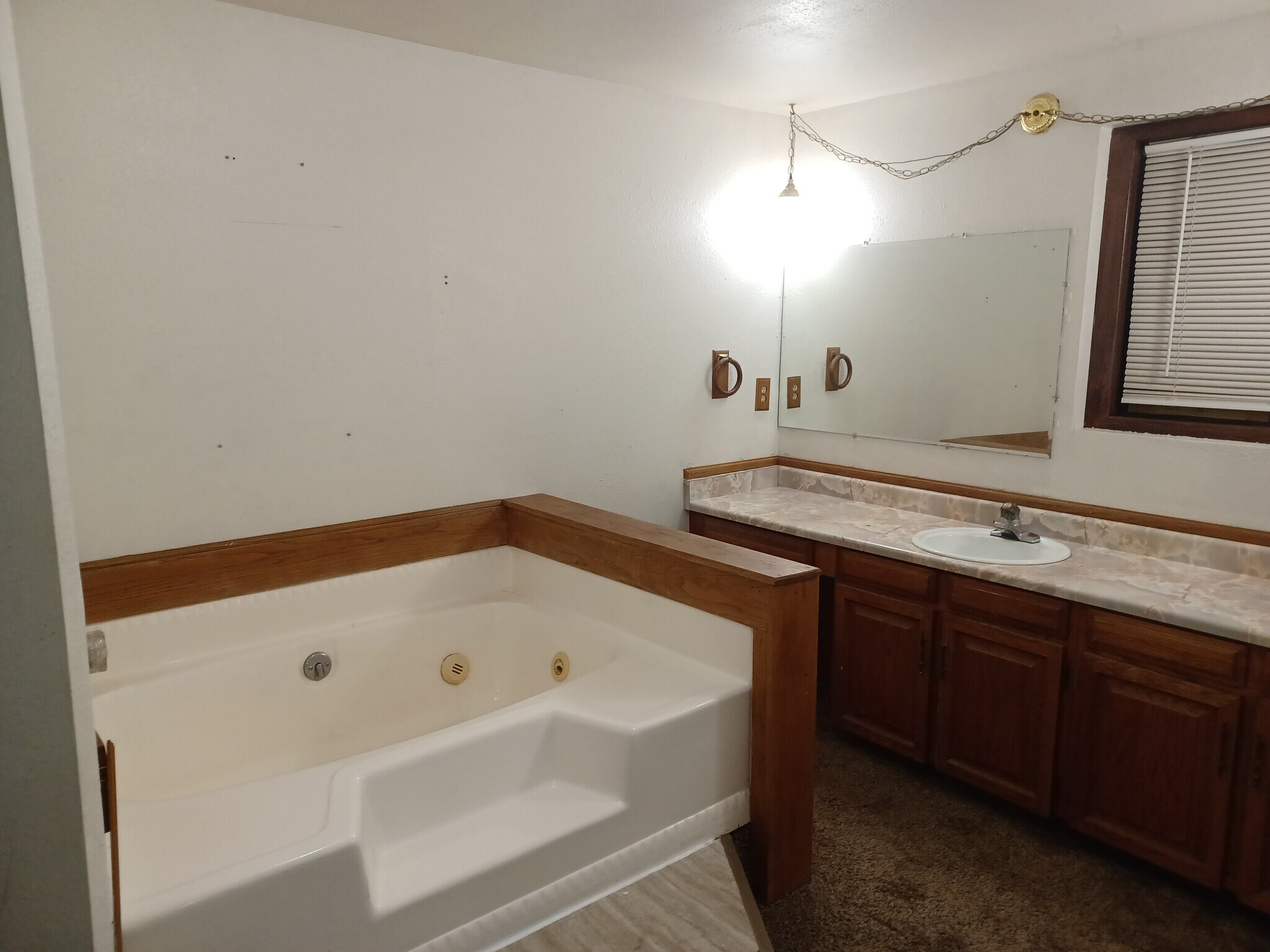 Building Photo - 3912 E Hartson Ave