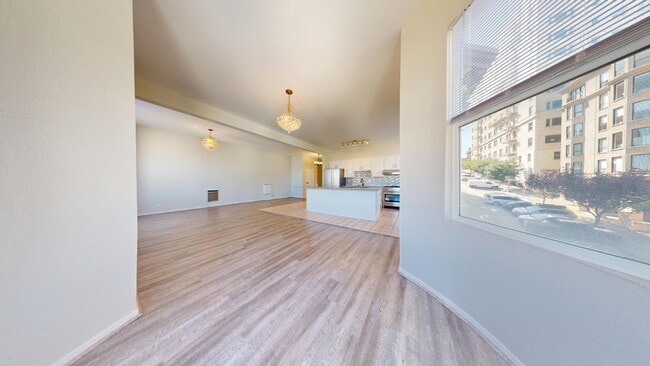 Building Photo - Gorgeous Remodeled 3BD/2BA with Parking & City Views in Nob Hill