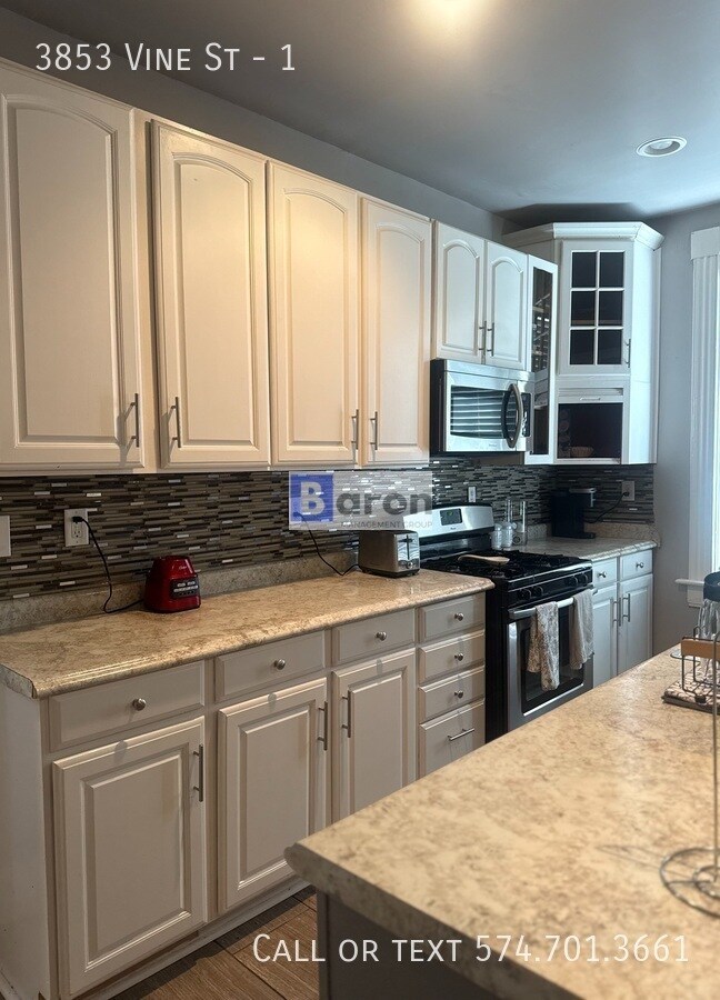 Primary Photo - 3853 Vine St