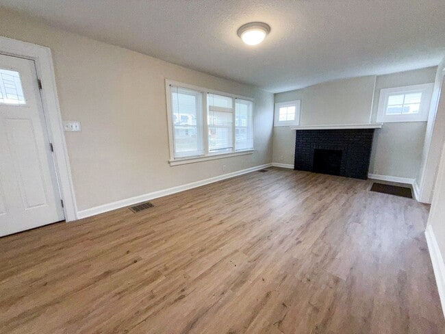 Building Photo - Gorgeous 4BR Renovation with Stylish Updates and Plenty of Space!