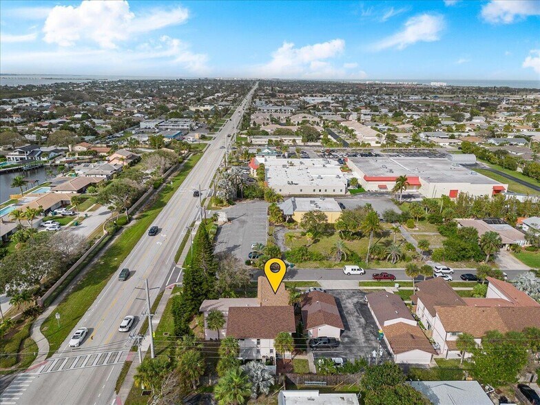 Building Photo - 595 Park Ave