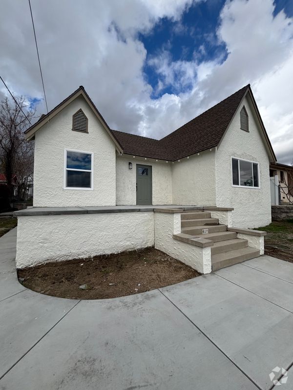 Building Photo - 621 N 4th St