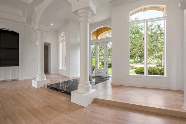 Building Photo - 16018 Fontaine Ave