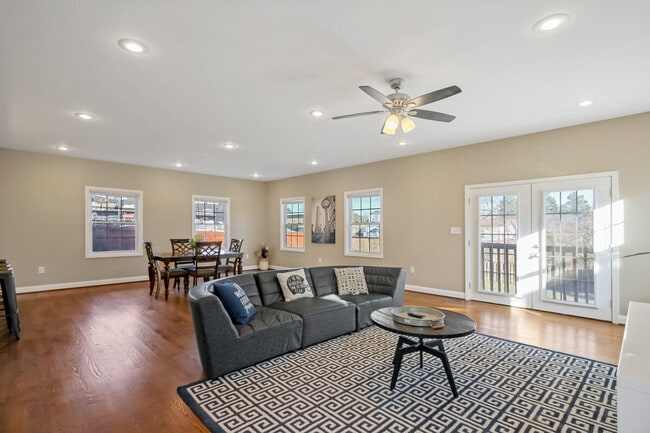 Building Photo - 624 US-29