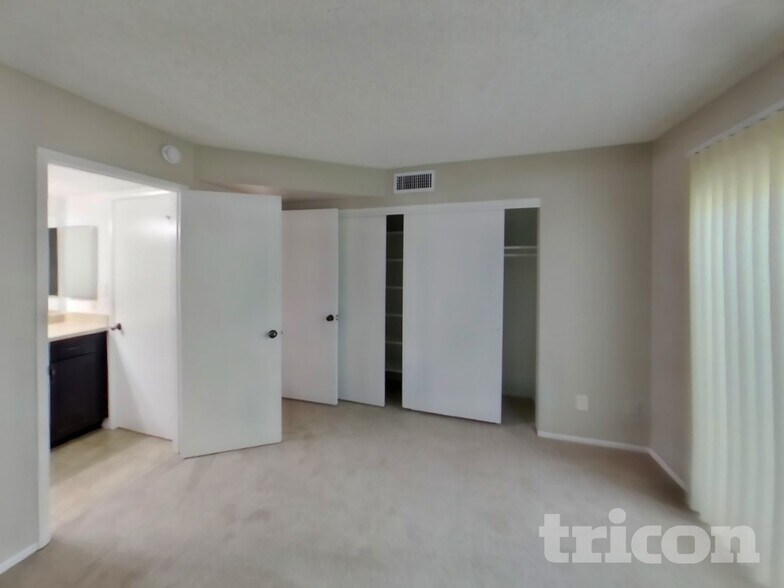 Building Photo - 14002 N 49th Ave