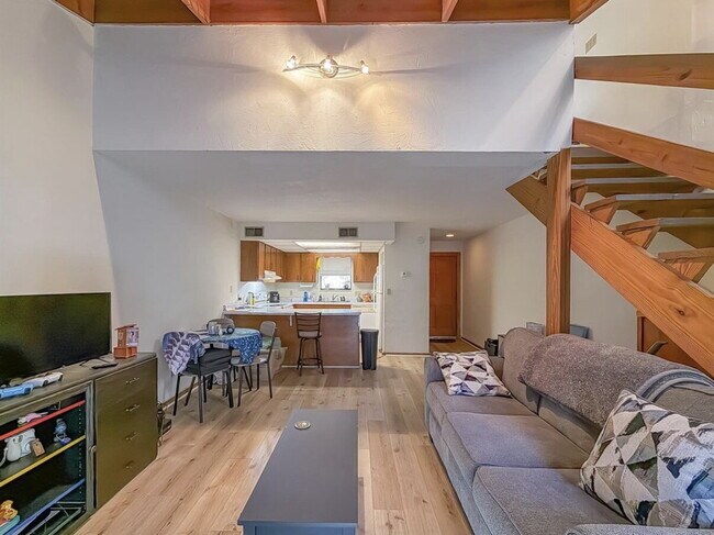 Building Photo - Spacious 1BR Retreat Near FSU & TCC – Vaulted Ceilings, BRAND NEW DECK!