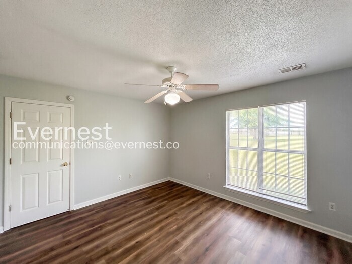 Building Photo - 9136 Kaitlyn Dr S