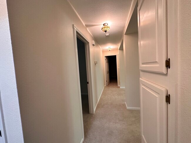 Building Photo - 4976 Mesa Ridge Dr