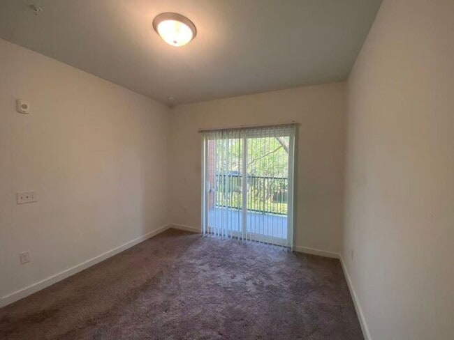 Building Photo - 525 Parkway Dr NE