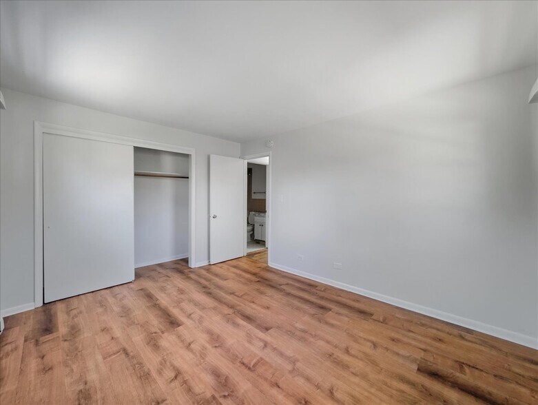 Building Photo - 126 W Washington St