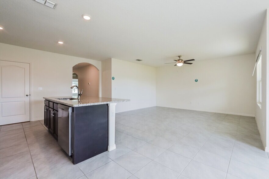 Building Photo - 3700 Holly Grove Ln