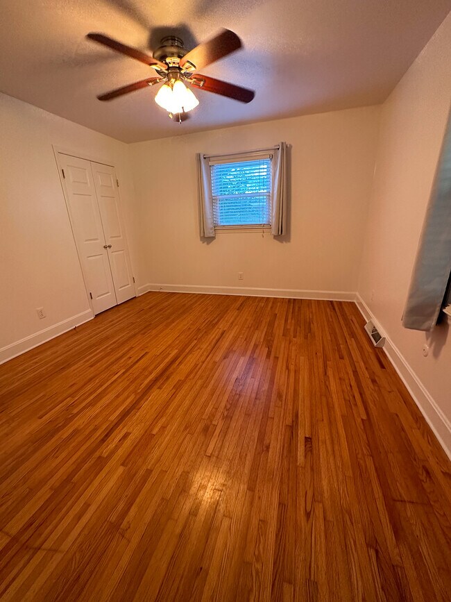 Building Photo - 5221 Greenbrook Dr