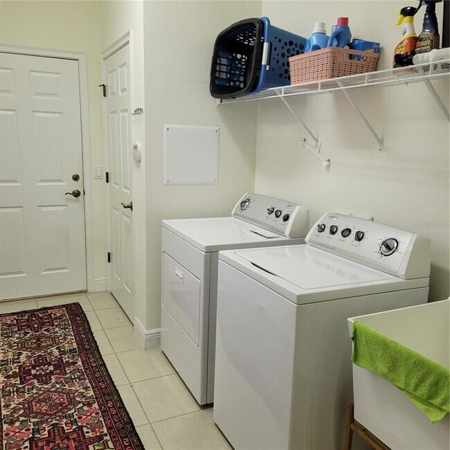 Building Photo - 106 Lerida Ct