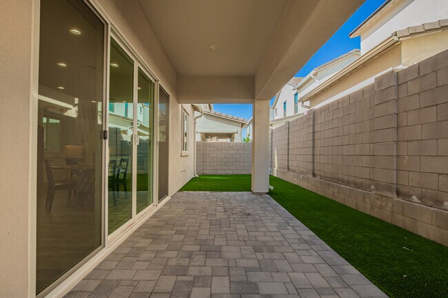 Building Photo - 4822 E Shady Glen Ave