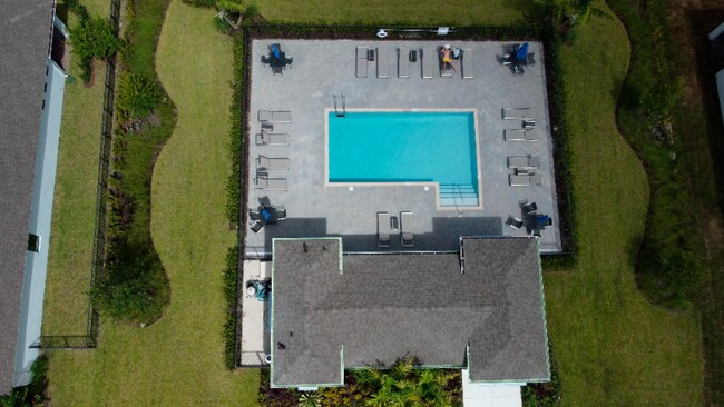 Building Photo - 5729 SE Sky Blue Cir