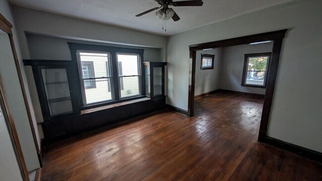 Building Photo - Spacious 2-Bedroom Lakewood Home with Mode...