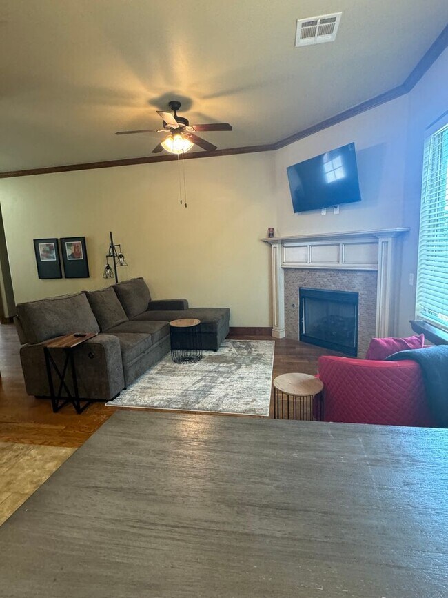 Building Photo - 3408 Enclave Ln