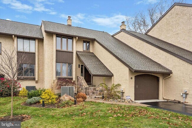 Building Photo - 42 Golf Club Dr