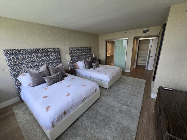 Building Photo - 11113 Biscayne Blvd