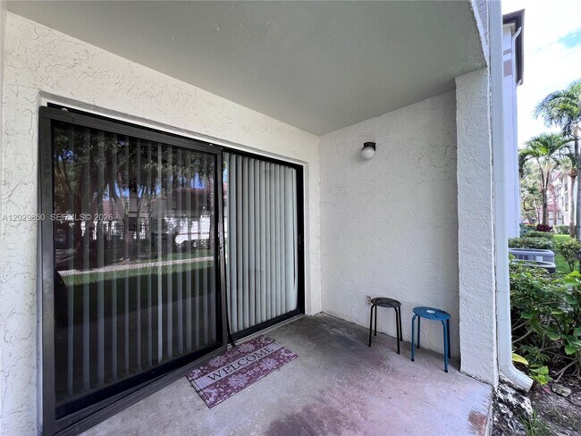 Building Photo - 640 S Park Rd