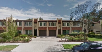 Building Photo - 3bedroom/ 2bathroom Condo with 2 garage parking